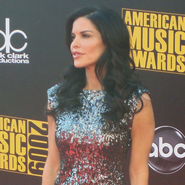 File source: http://commons.wikimedia.org/wiki/File:Lauren_Sanchez_adjusted.jpg